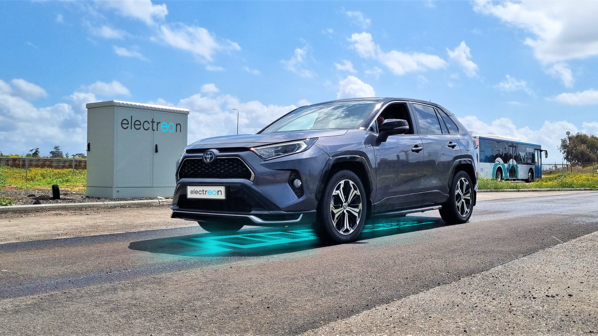 TOYOTA RAV4 charging wirelessly