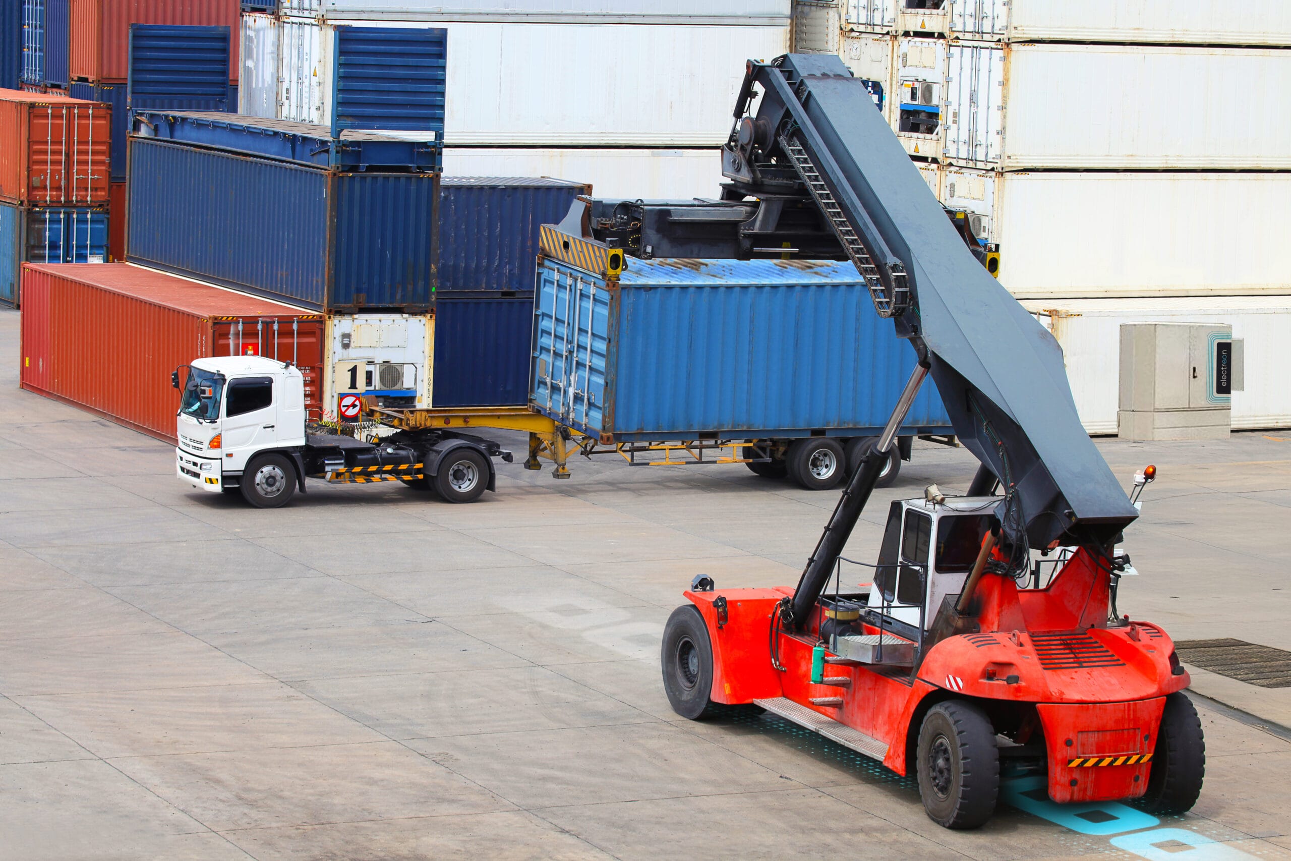The complete guide to wireless EV charging at ports 2 Container Stacking compact empty reach stacker container handler